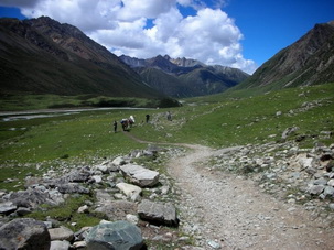 Trek towards Tibet's Oracle Lake Lhamo Latso