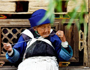 Naxi Woman in Lijiang Yunnan